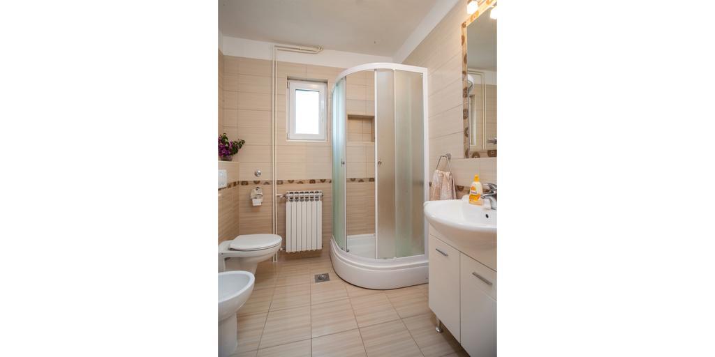Apartment Nevia Макарска Стая снимка