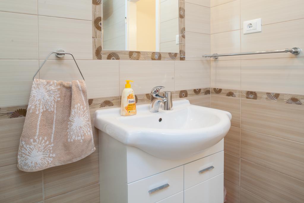 Apartment Nevia Макарска Стая снимка