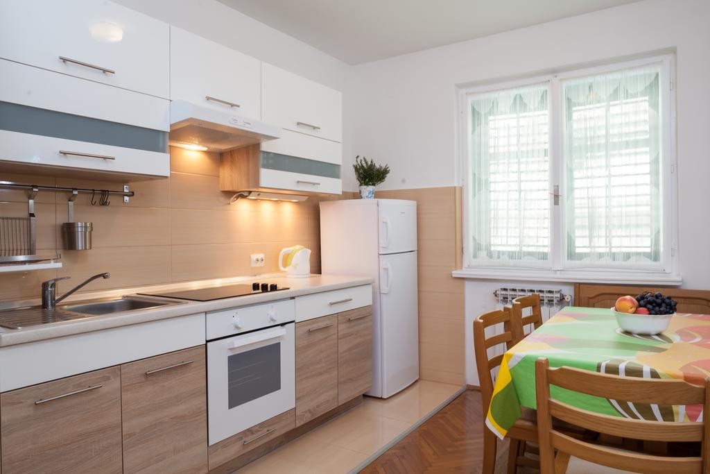 Apartment Nevia Макарска Стая снимка