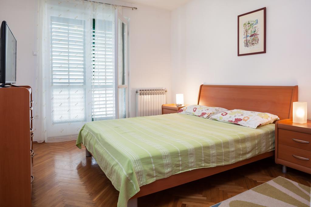 Apartment Nevia Макарска Стая снимка
