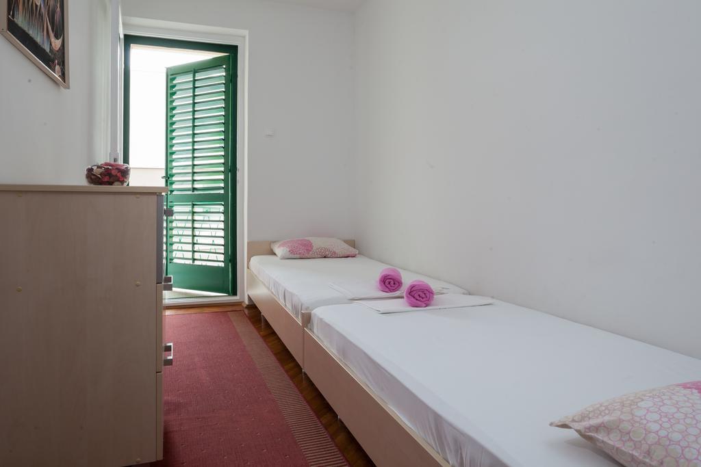 Apartment Nevia Макарска Стая снимка
